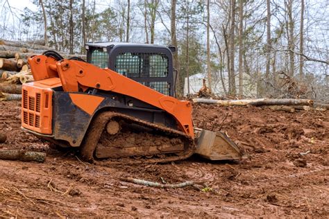 Using Skid Steers in Landscaping 